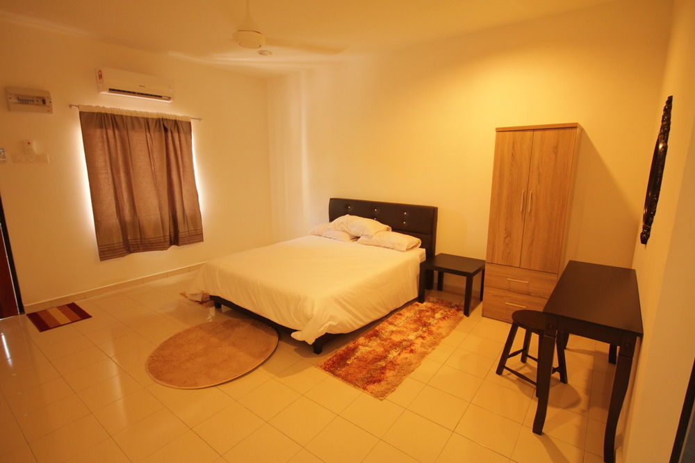 Cloud 9 Guest House Padang Mat Sirat Exterior photo